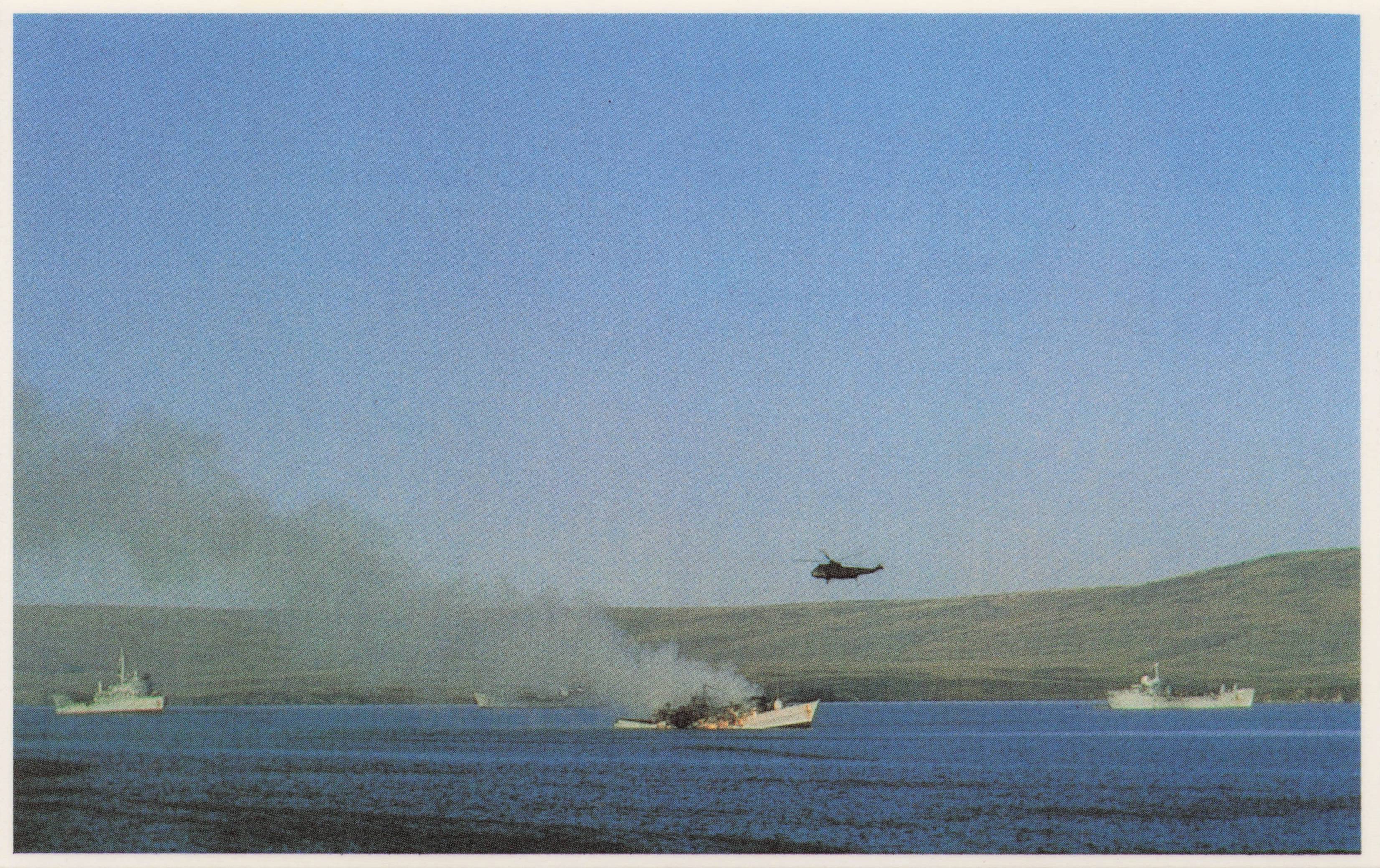 Falklands War Air Rescue Helicopter Operation Army Crew Military Postcard