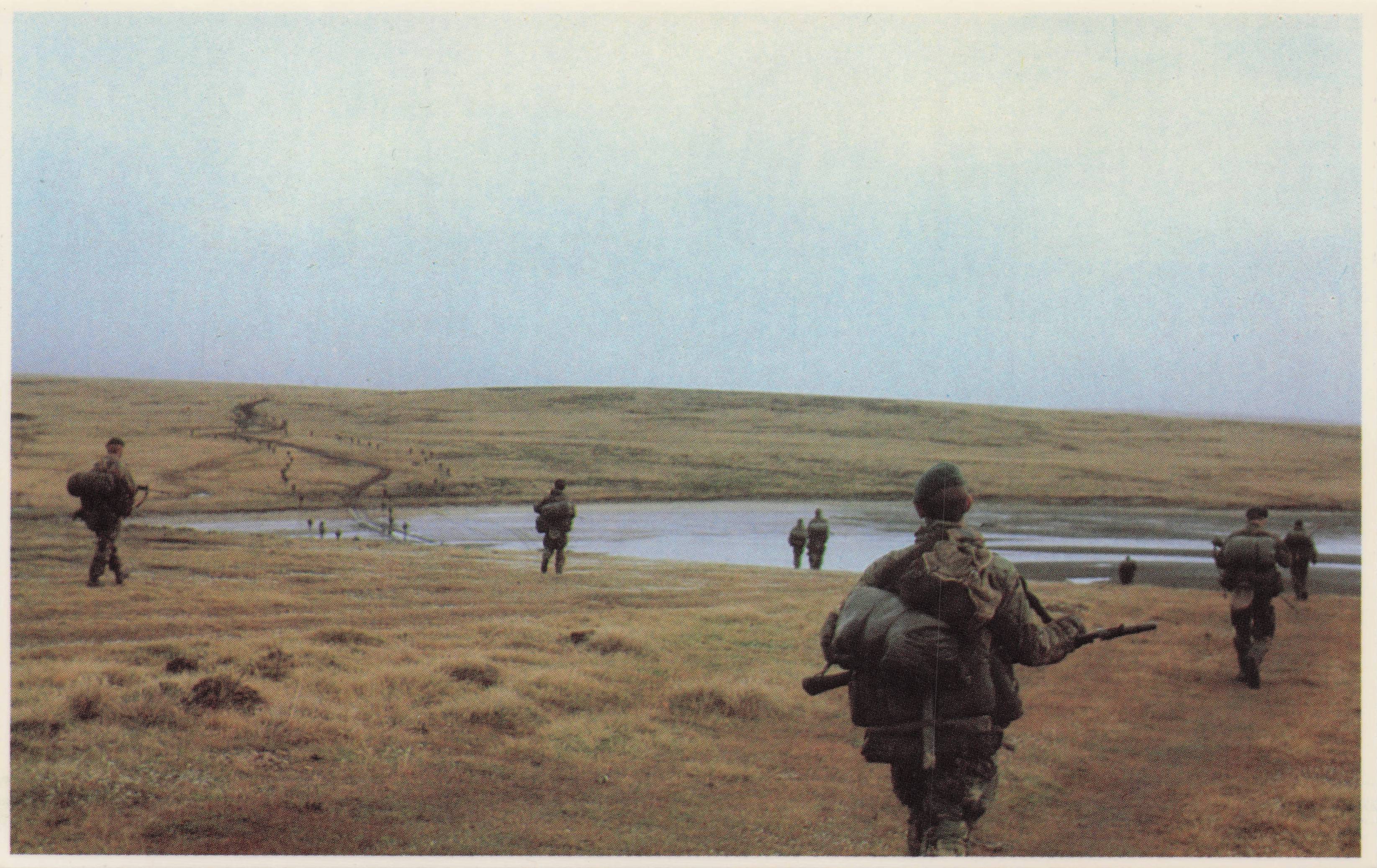 Falklands War Royal Marines Yomp Toward Port Stanley Military Postcard