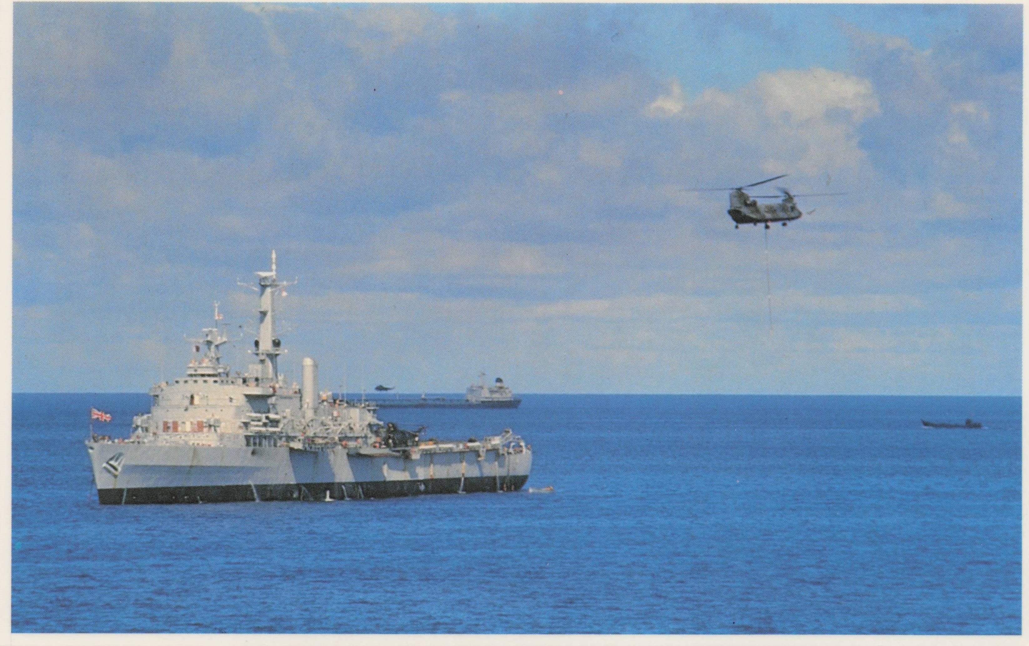 Falklands War RAF Twin Engine Chinook Air Transport Helicopter Military Postcard
