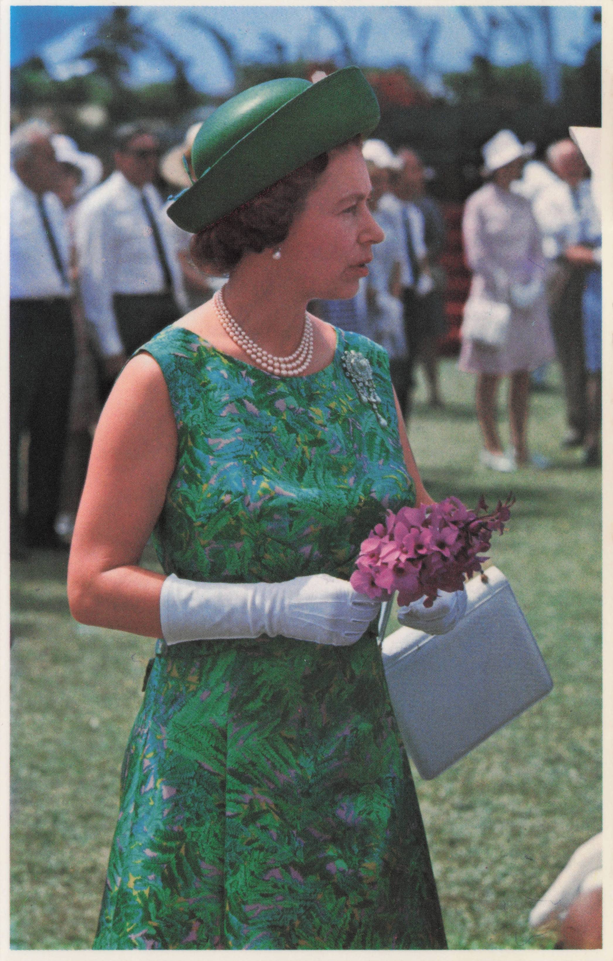 Queen Elizabeth II Queensland Australia Tour Visit April 1970 Royal Photo Postcard