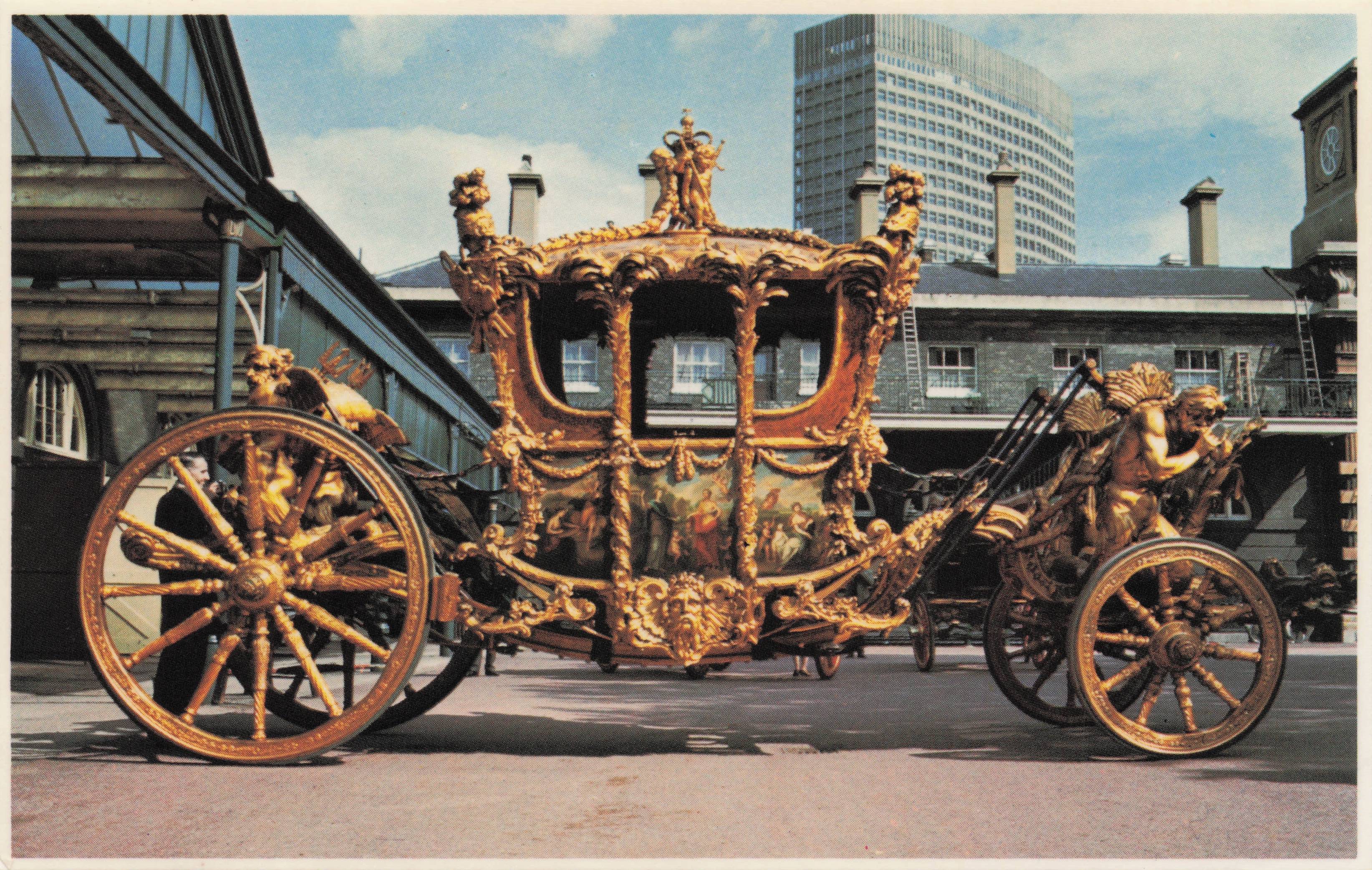 Queen Elizabeth II Royal Star Coach Buckingham Palace Royal Transport Postcard