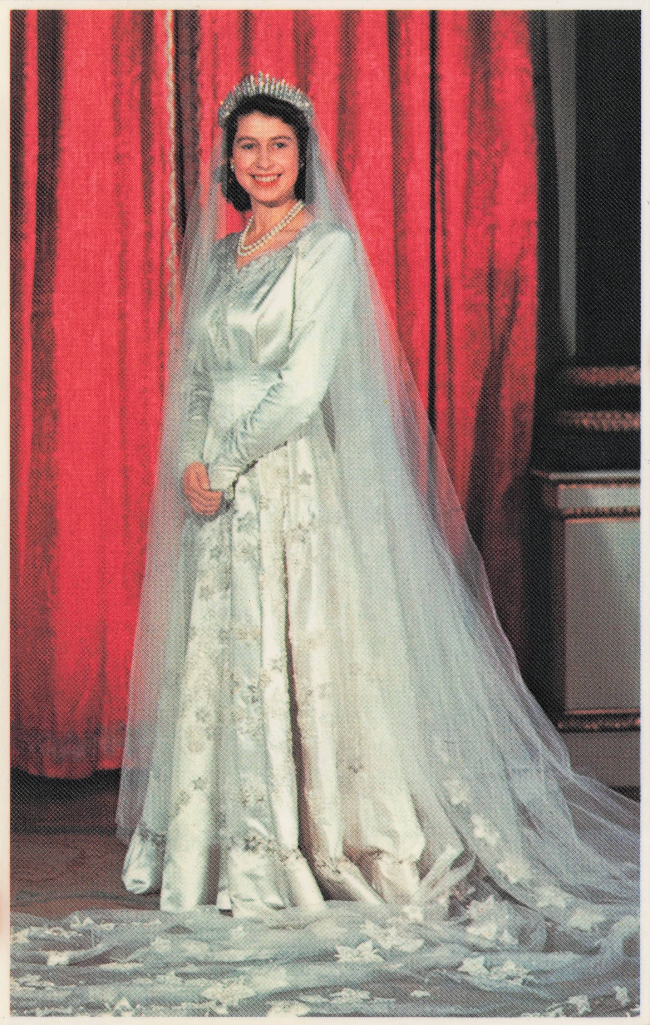 Queen Elizabeth II Wedding Dress 1947 Bridal Gown Silk Portrait Royal Photo Postcard
