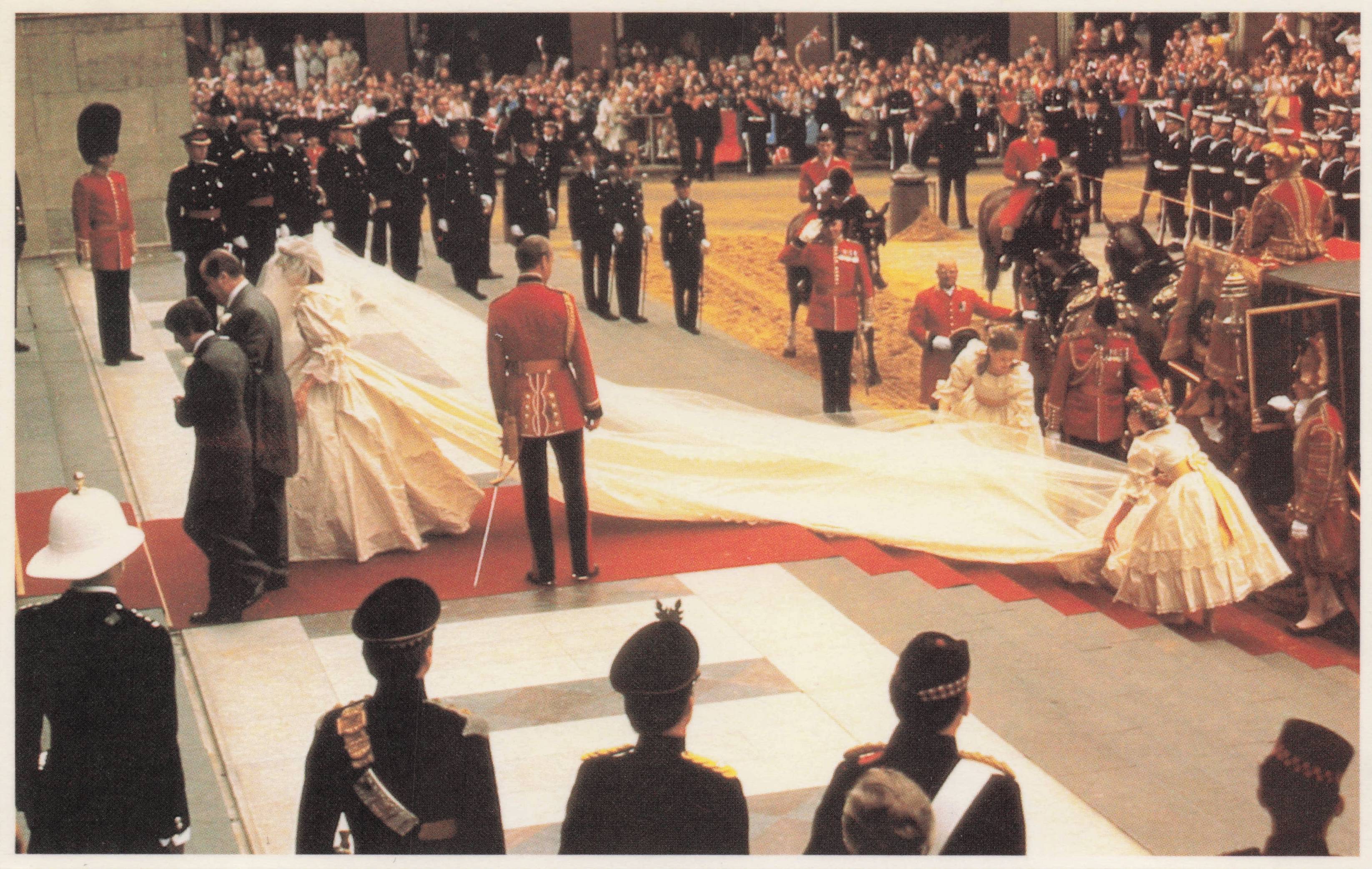 Princess Diana 1981 Royal Wedding Bride Leaves Glass Coach Transport Postcard