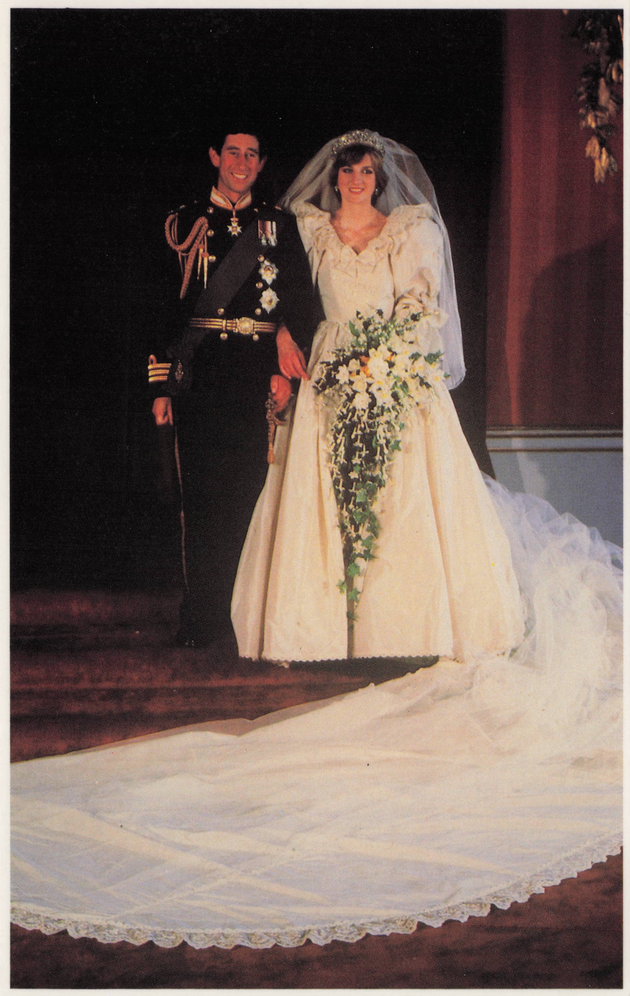 Princess Diana & Prince Charles Royal Wedding Dress 1981 Postcard