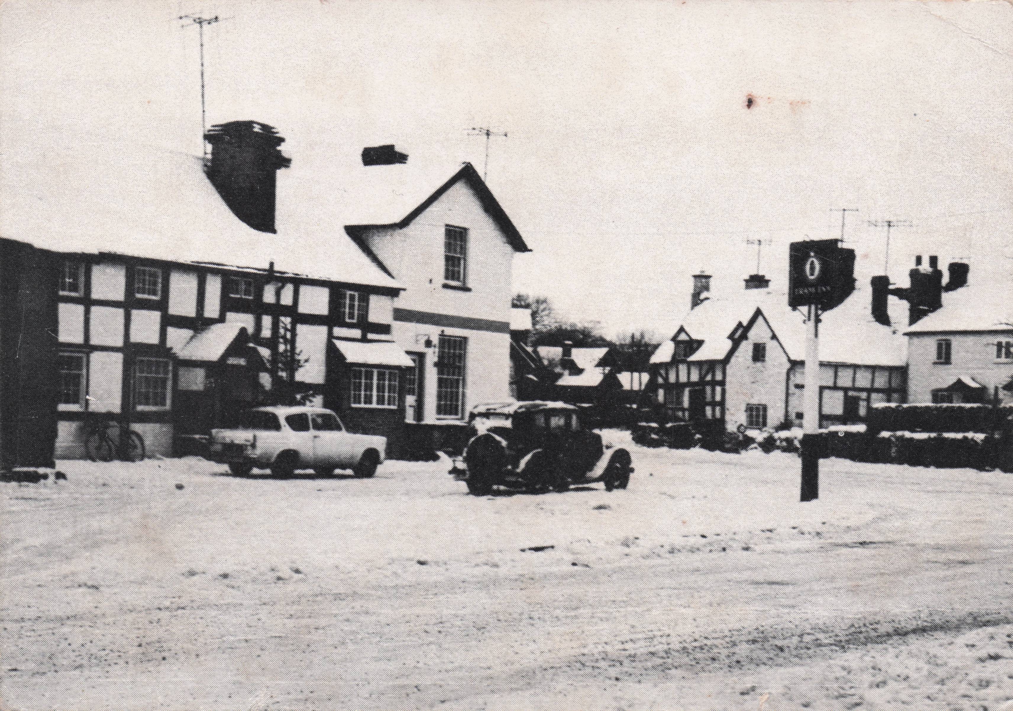 Tram Inn Eardisley Pub Christmas Snow Hereford Vintage Womens Institute Postcard