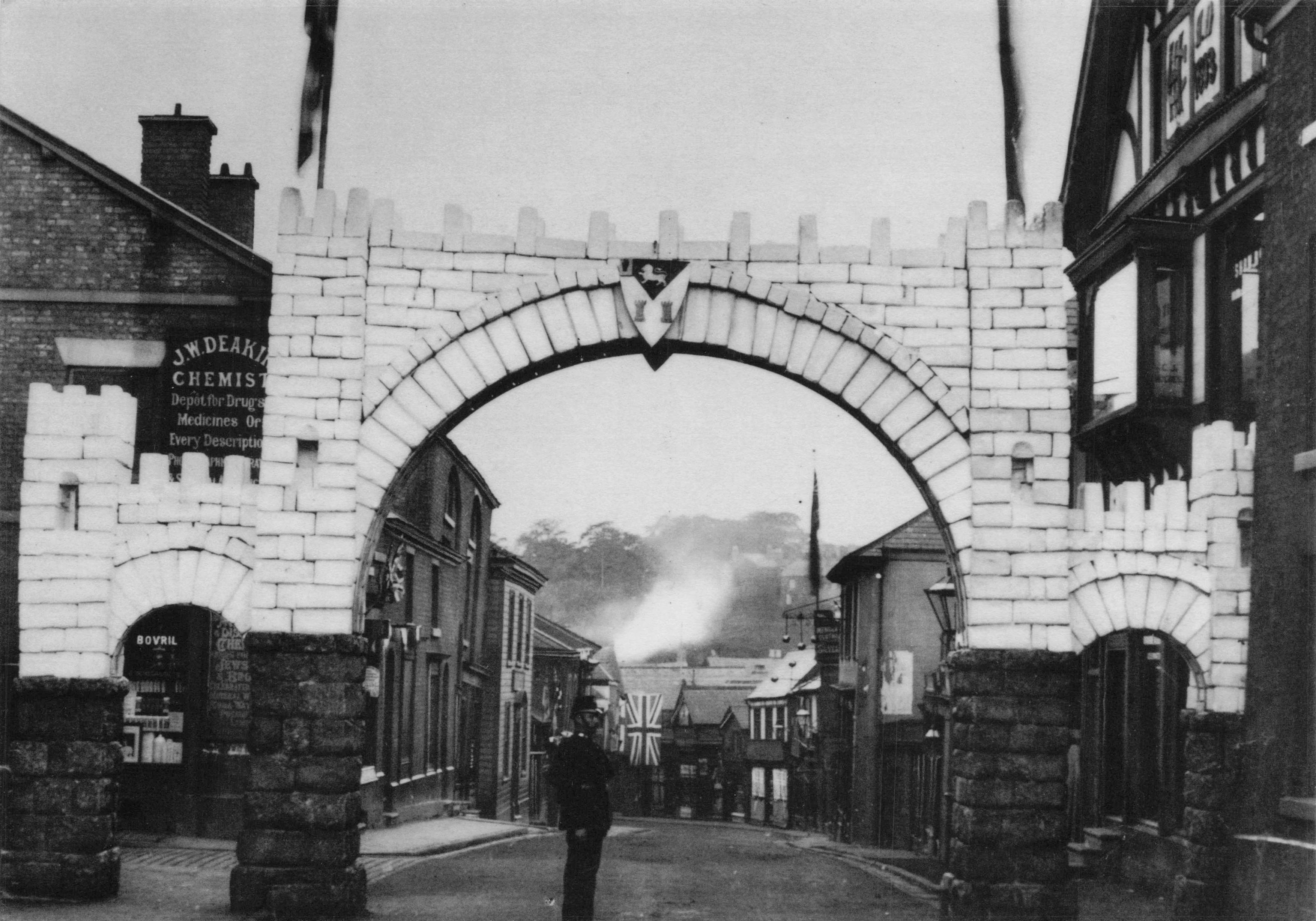 Queen Victoria Diamond Jubilee Salt Arch White Lumps Northwich Museum Postcard