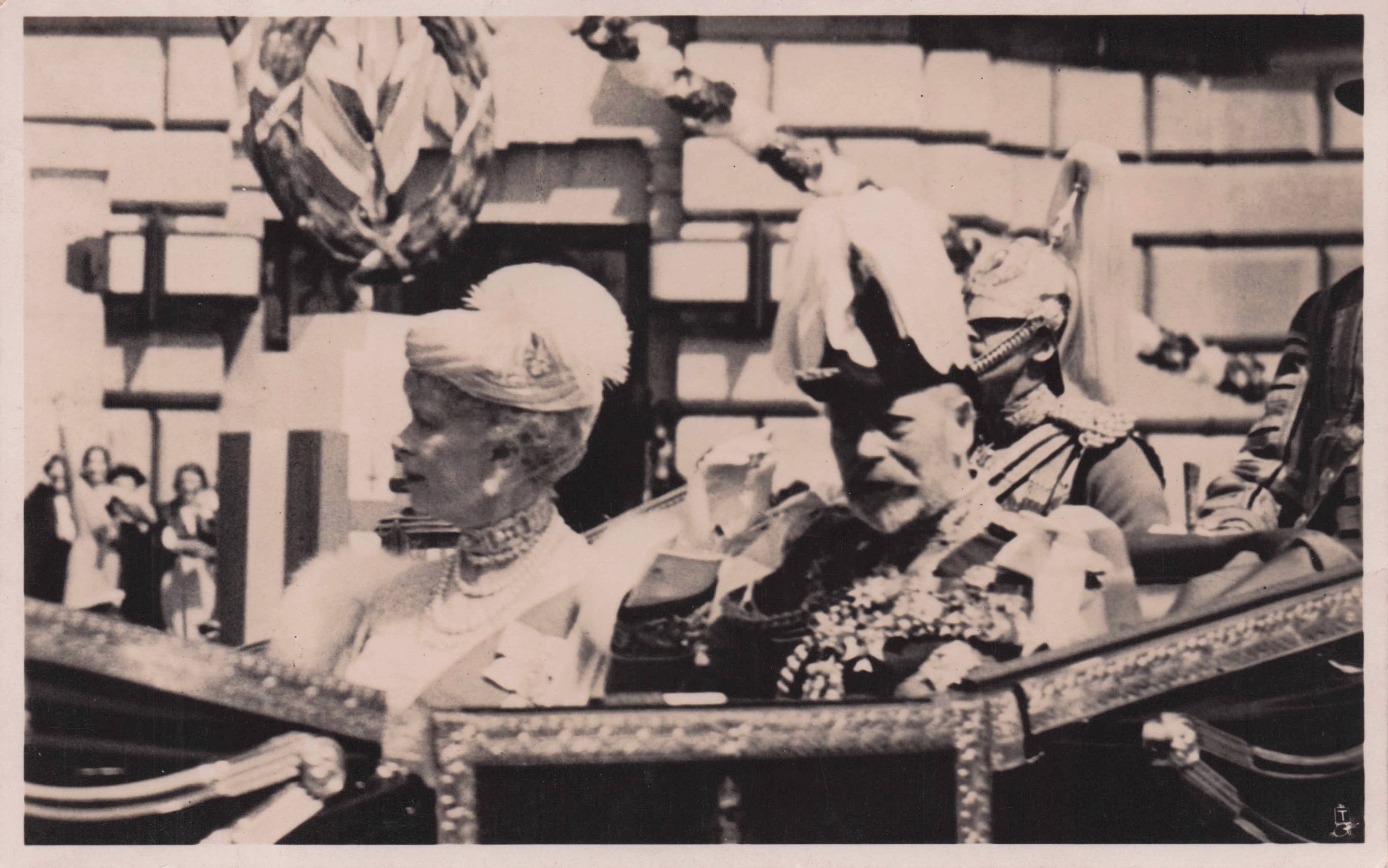 King George V Mary & Queen's 1935 Silver Jubilee Drive Tucks Old Royal Postcard
