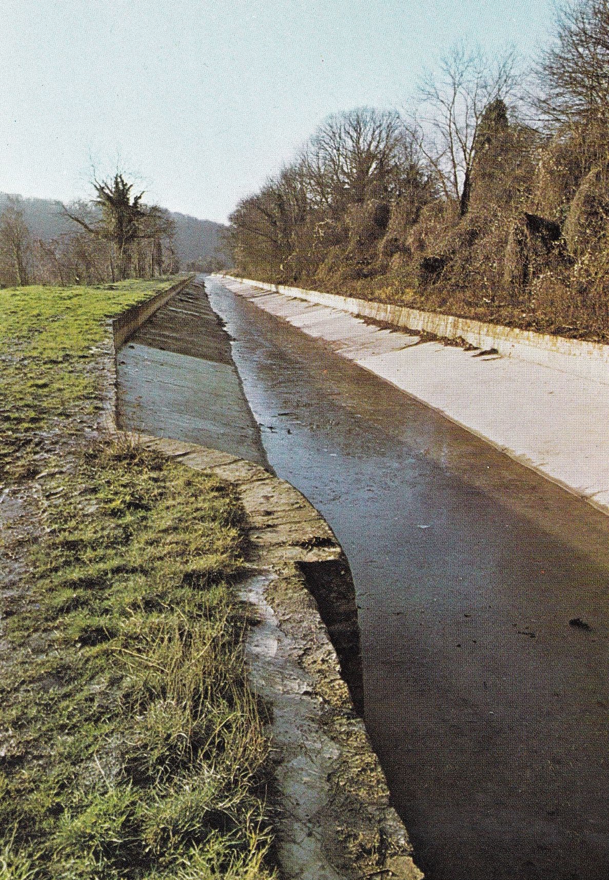Kennet & Avon Canal Avoncliff December 1978 Boat Wiltshire Postcard