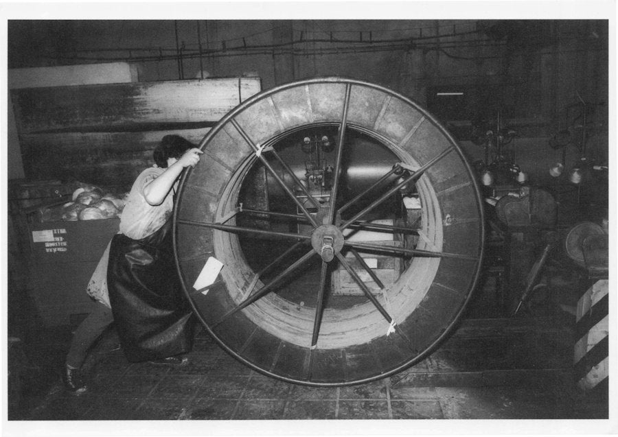 Arbeit DDR Communist German Mistreated Female Factory Worker Postcard