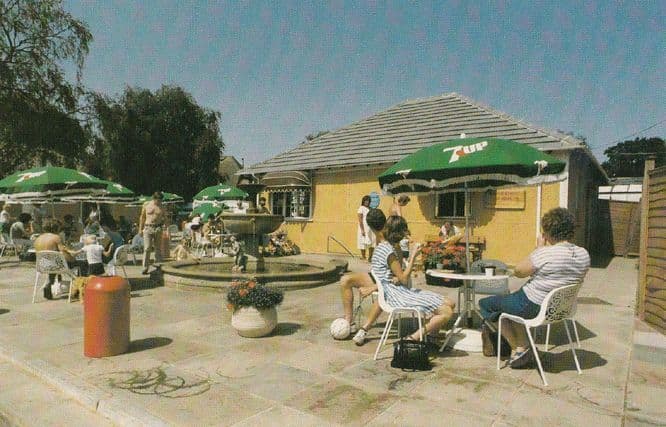 7 Seven Up Fizzy Drinks Umbrella Cafe Wicksteed Park Northampton 1970s Postcard