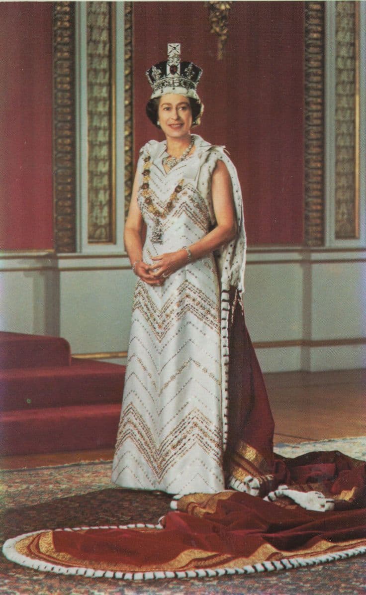 A Jubilee Portrait Queen Elizabeth II Painting Postcard