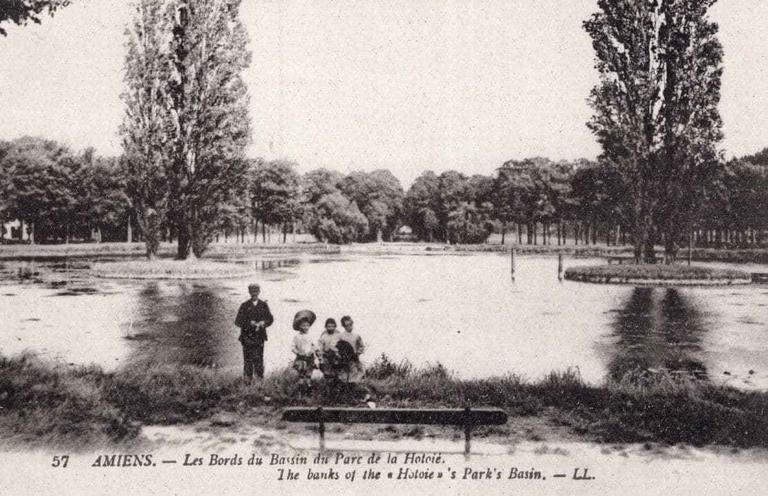 Amiens Les Bords Du Bassin Du Parc De La Hotoie Lake Antique Postcard