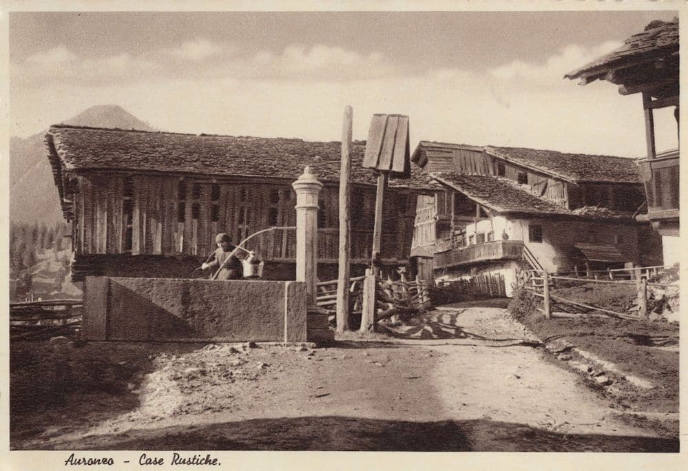 Auronzo Italy Vintage Old Lady Case Rustiche RPC Postcard