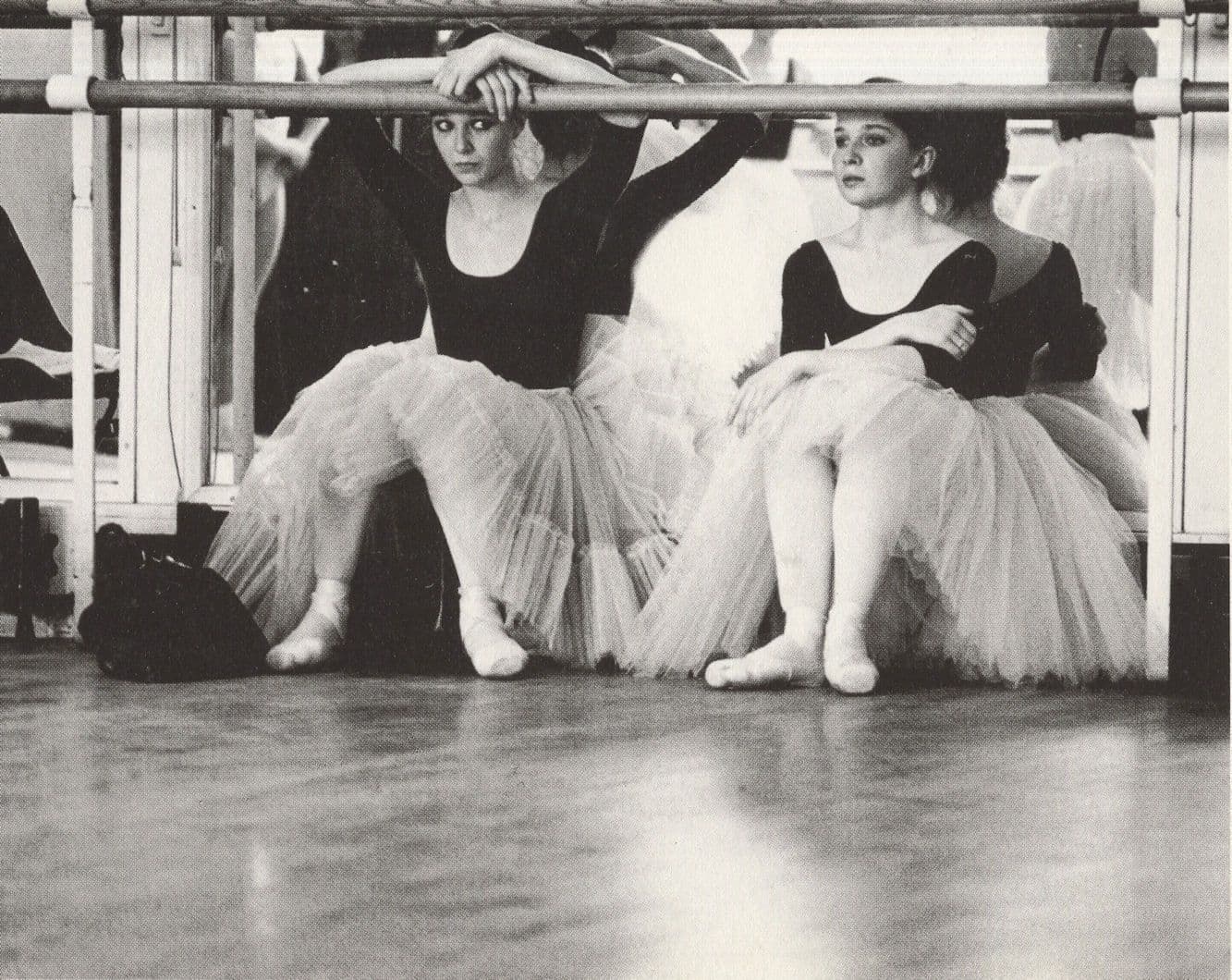 Ballerina Taking Interval At Theatre Ballet Show 1980 Postcard