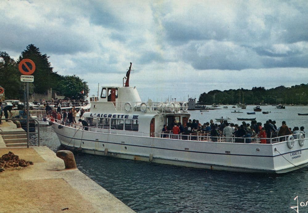 Benodet L'Arrivee de l'Aigrette French Ship Postcard