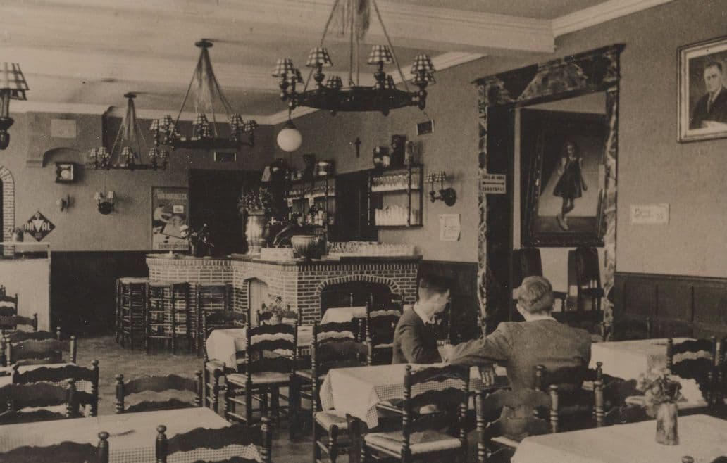 Binnenzich Van De Herberg  Restaurant Belgium Real Photo Postcard