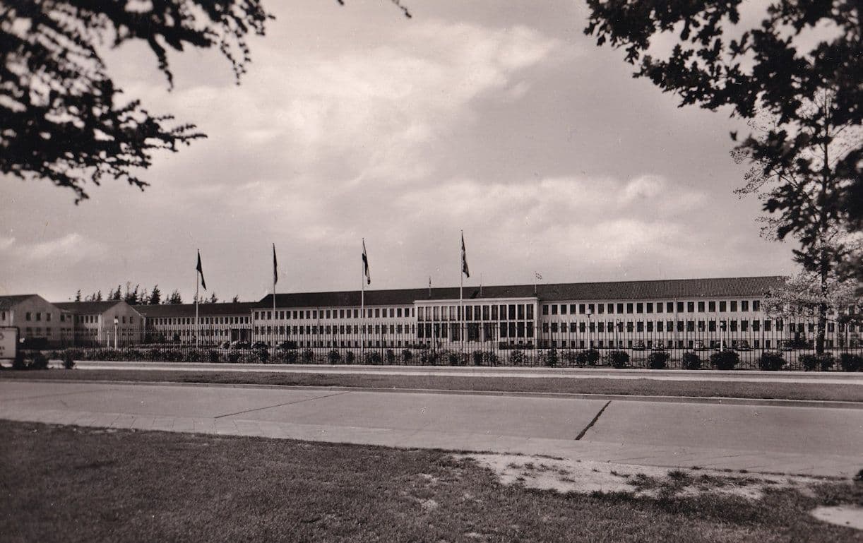 British Rhine Army HQ Rheindahlen German Shopping Centre RPC Postcard