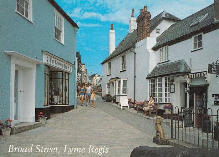 Broad Street Lyme Regis Dog Statue at Spinning Wheel Postcard