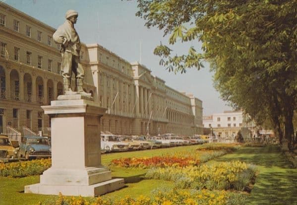 Captain Wilsons Statue Cheltenham 1970s Postcard