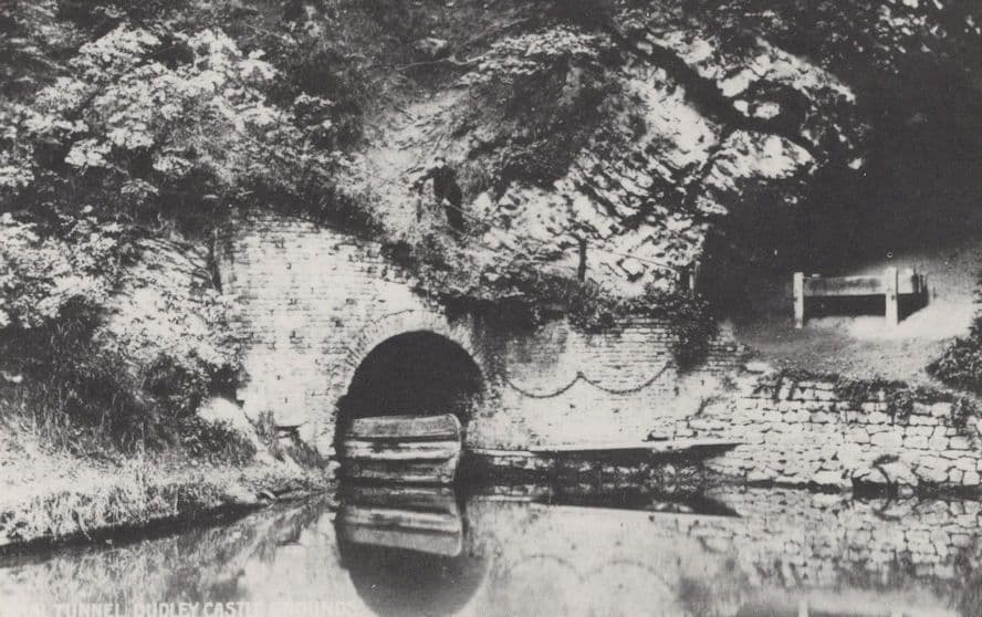Castle Mill Basin Wrens Nest Dudley Canal Postcard