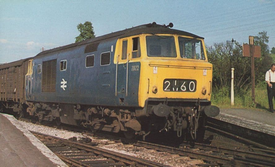 Class 35 Hymek Train D7022 Castle Cary Bristol Weymouth Postcard