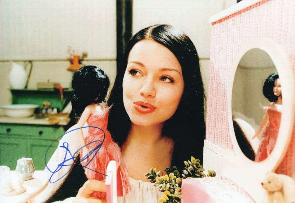 Cosma Shiva Hagen Stunning Large 12x8 Hand Signed Photo