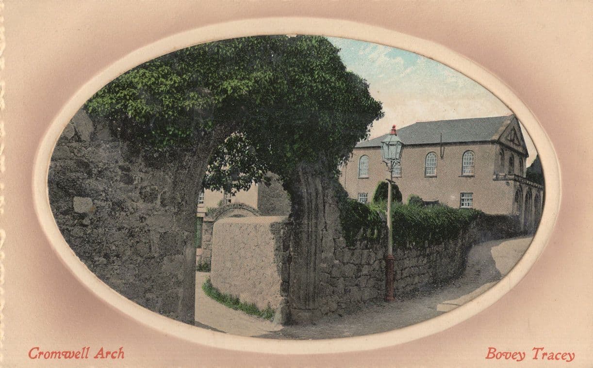 Cromwell Arch Bovey Tracey Devon Antique Oval Framed Postcard