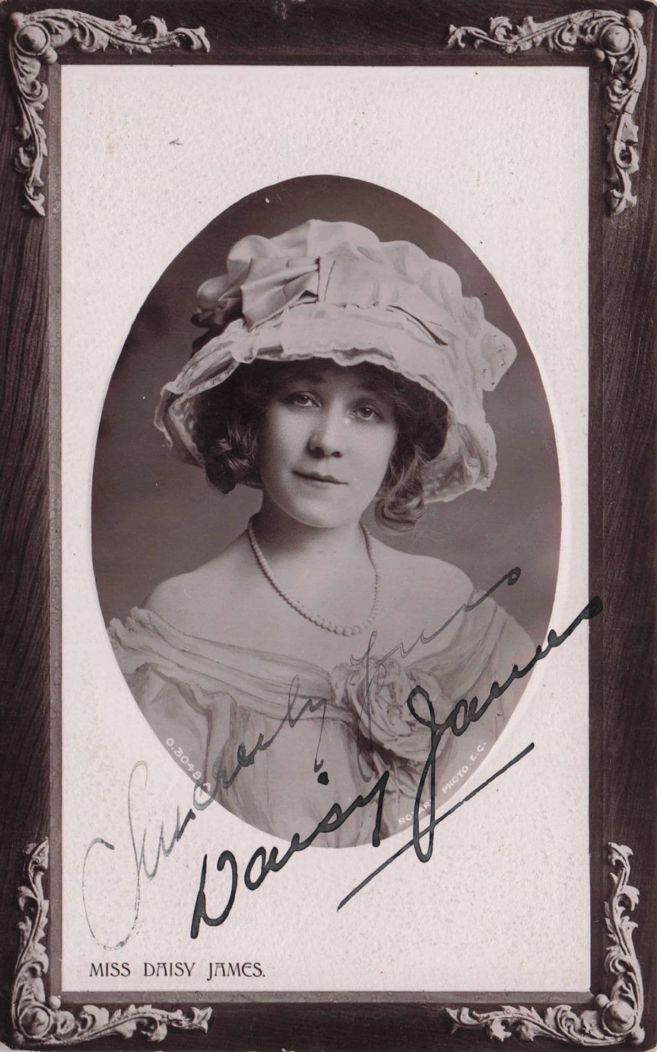 Daisy James Edwardian Actress Comedienne Hand Signed Photo Postcard