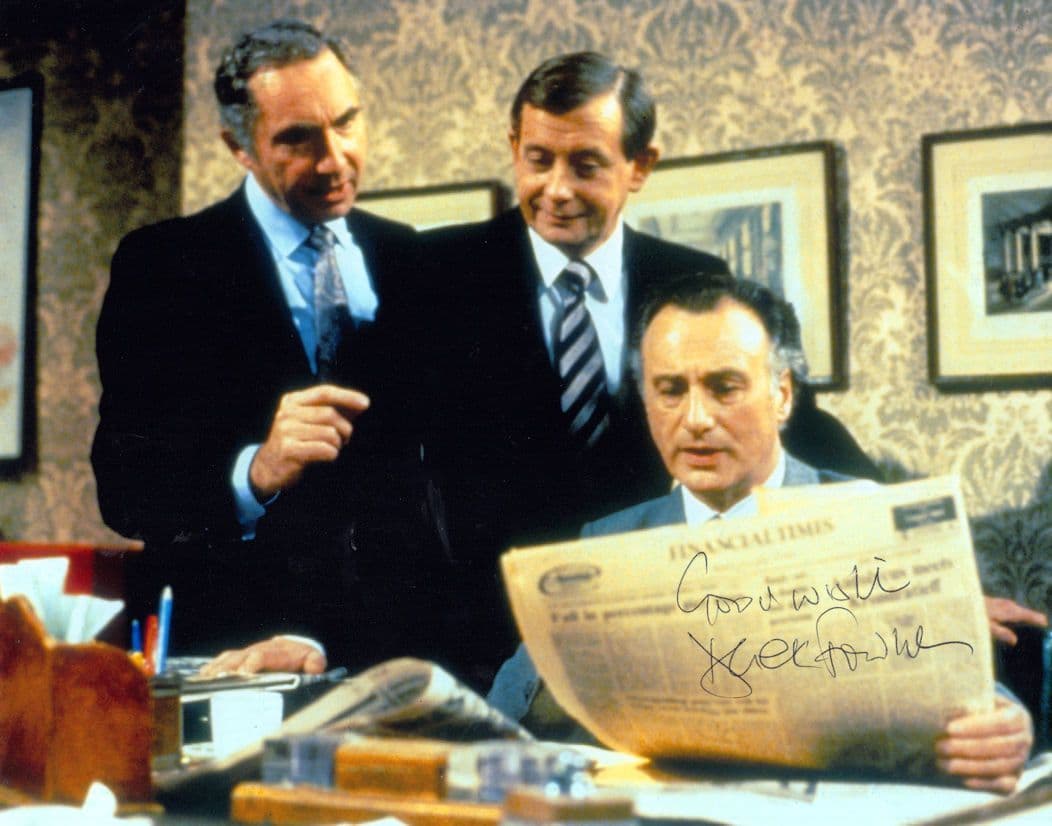 Derk Fowlds Yes Minster 10x8 Hand Signed Photo