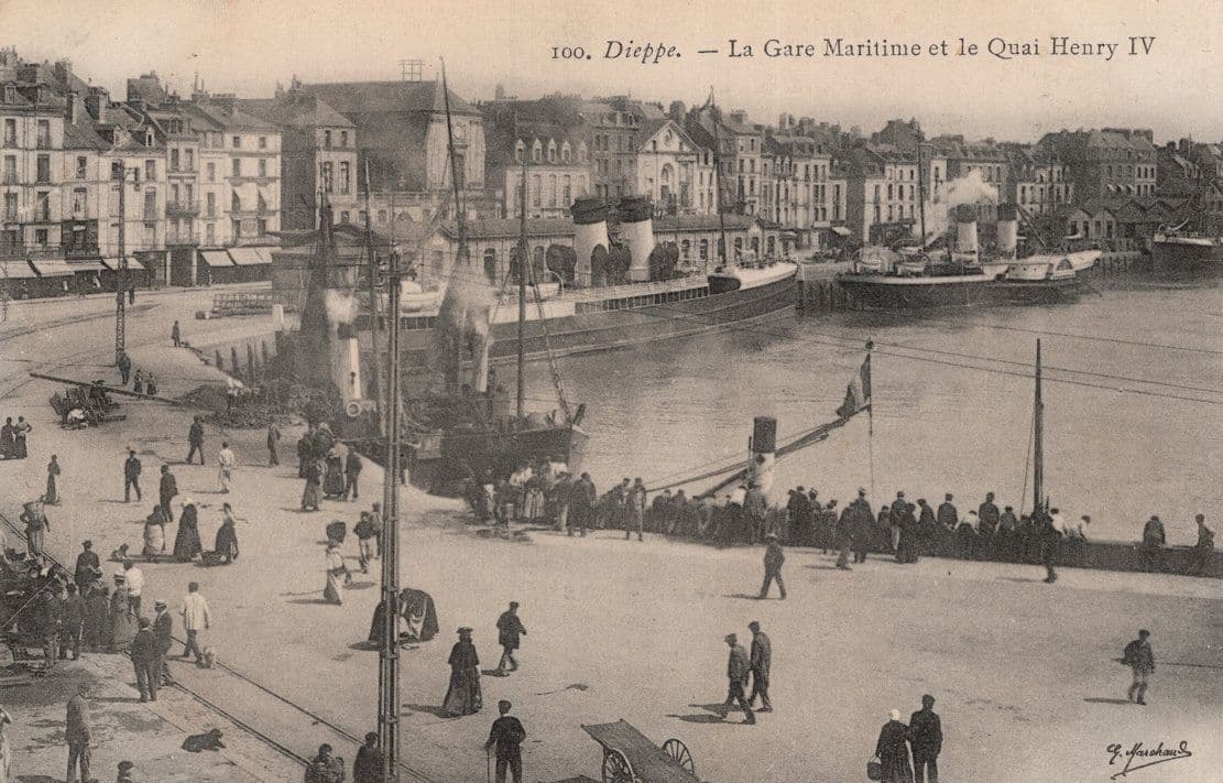 Dieppe La Gare Maritime et le Quai Henri IV Antique Postcard