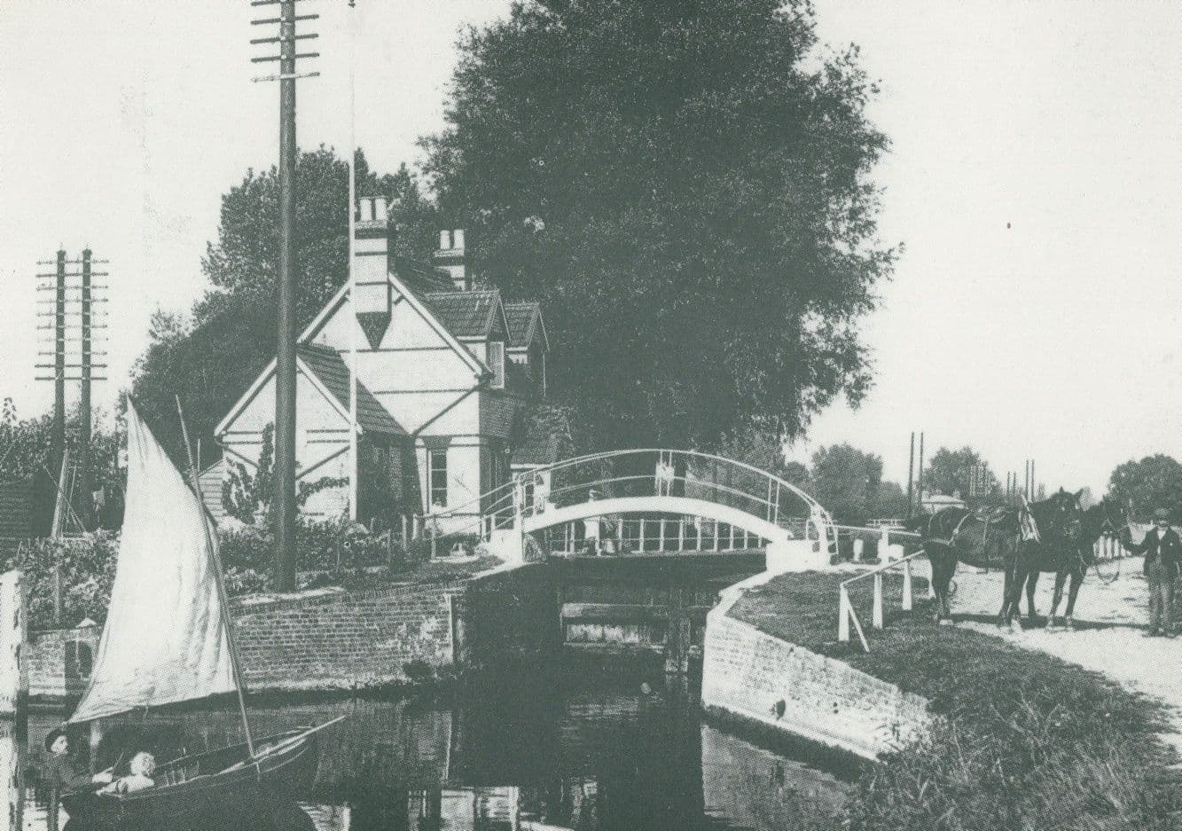 Dobbs Weir Lock in Hoddesdon Hertfordshire River Waterways Postcard