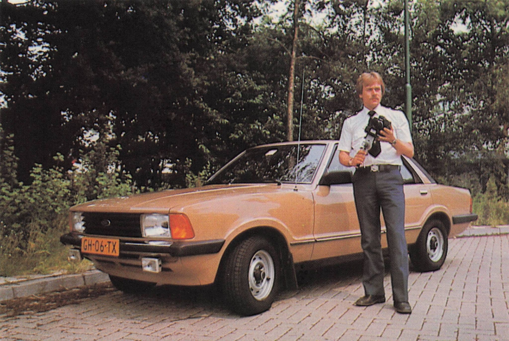 Dutch Holland Politie Police Ford 2300CC Driver & Car Photo Trade Card