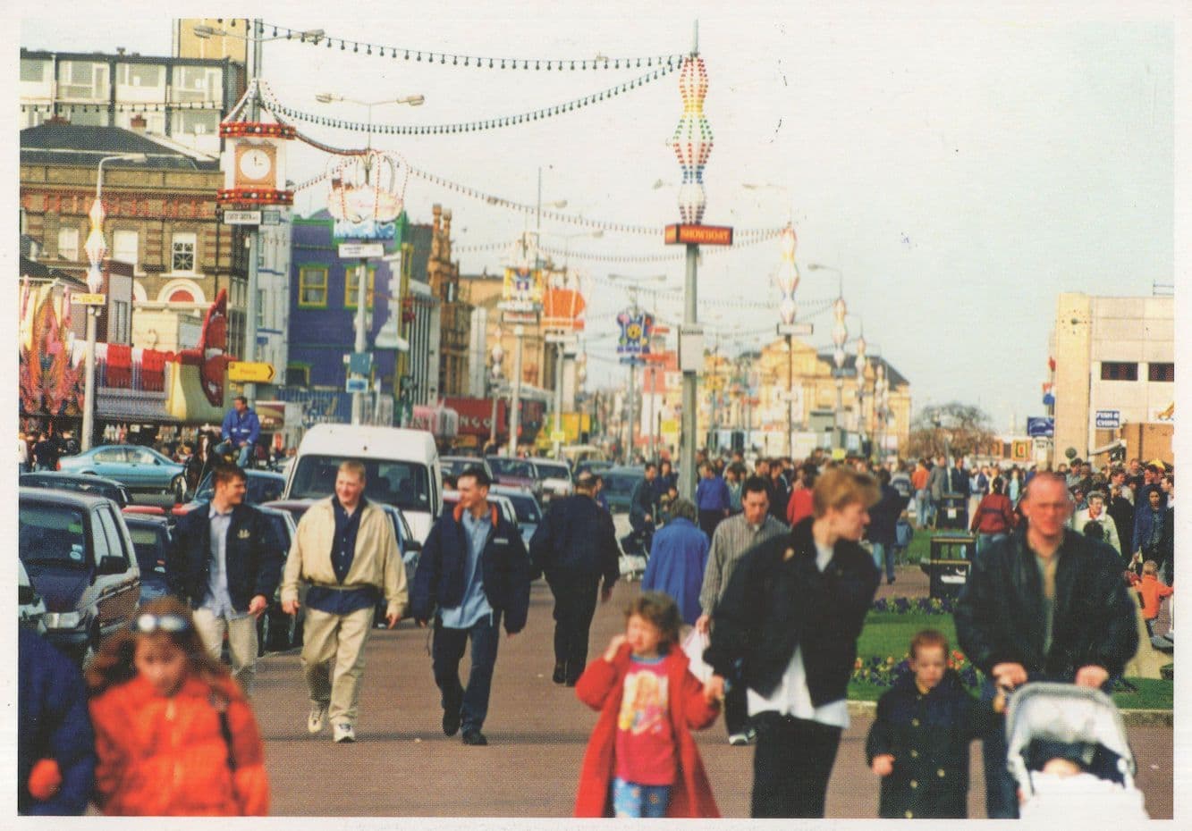 Easter Sunday Great Yarmouth Golden Mile 1990s Norfolk Postcard