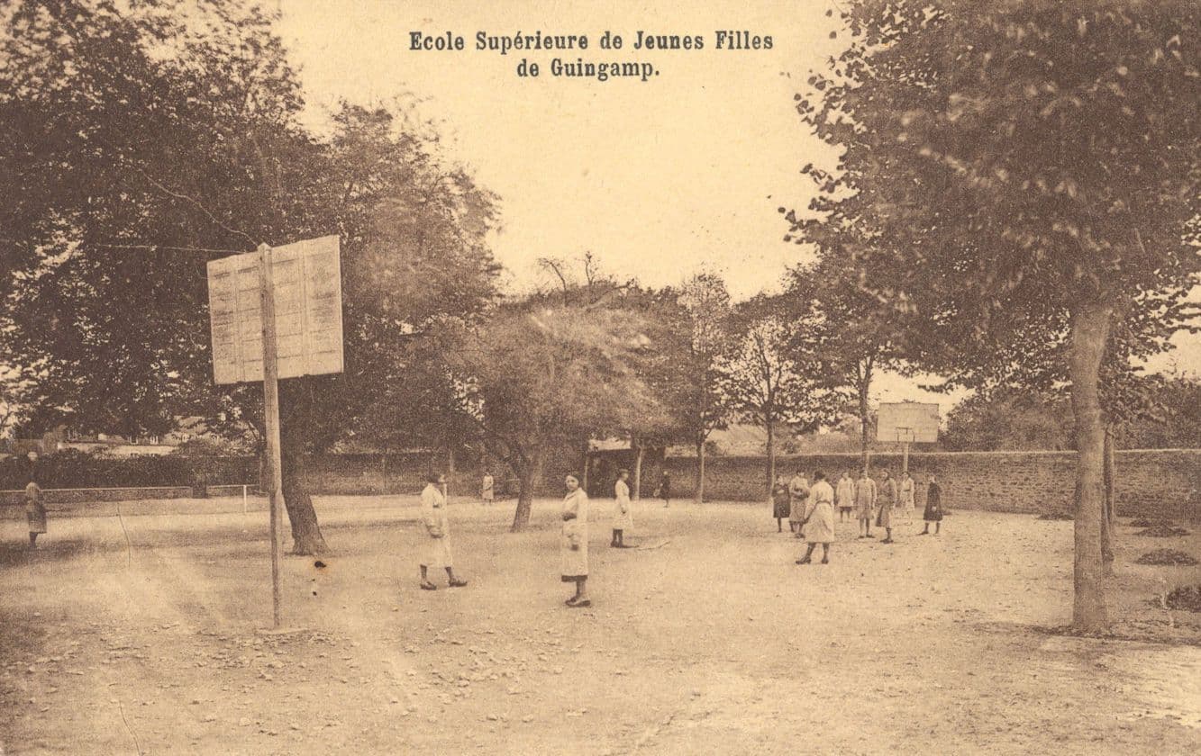 Ecole Superieure De Jeunes Filles De Guincamp French School Basketball Old Postcard