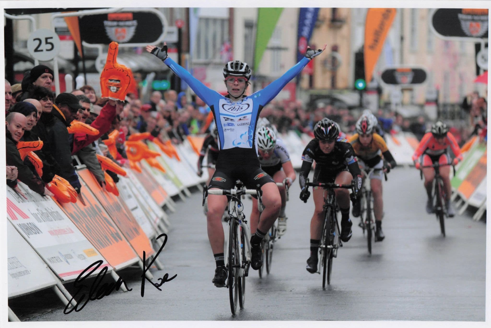 Eileen Roe Scottish Cyclist 2016 RÔøΩs Na mBan 12x8 Hand Signed Photo