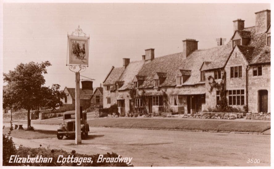 Elizabethan Cottages Broadway Real Photo Worcs Postcard