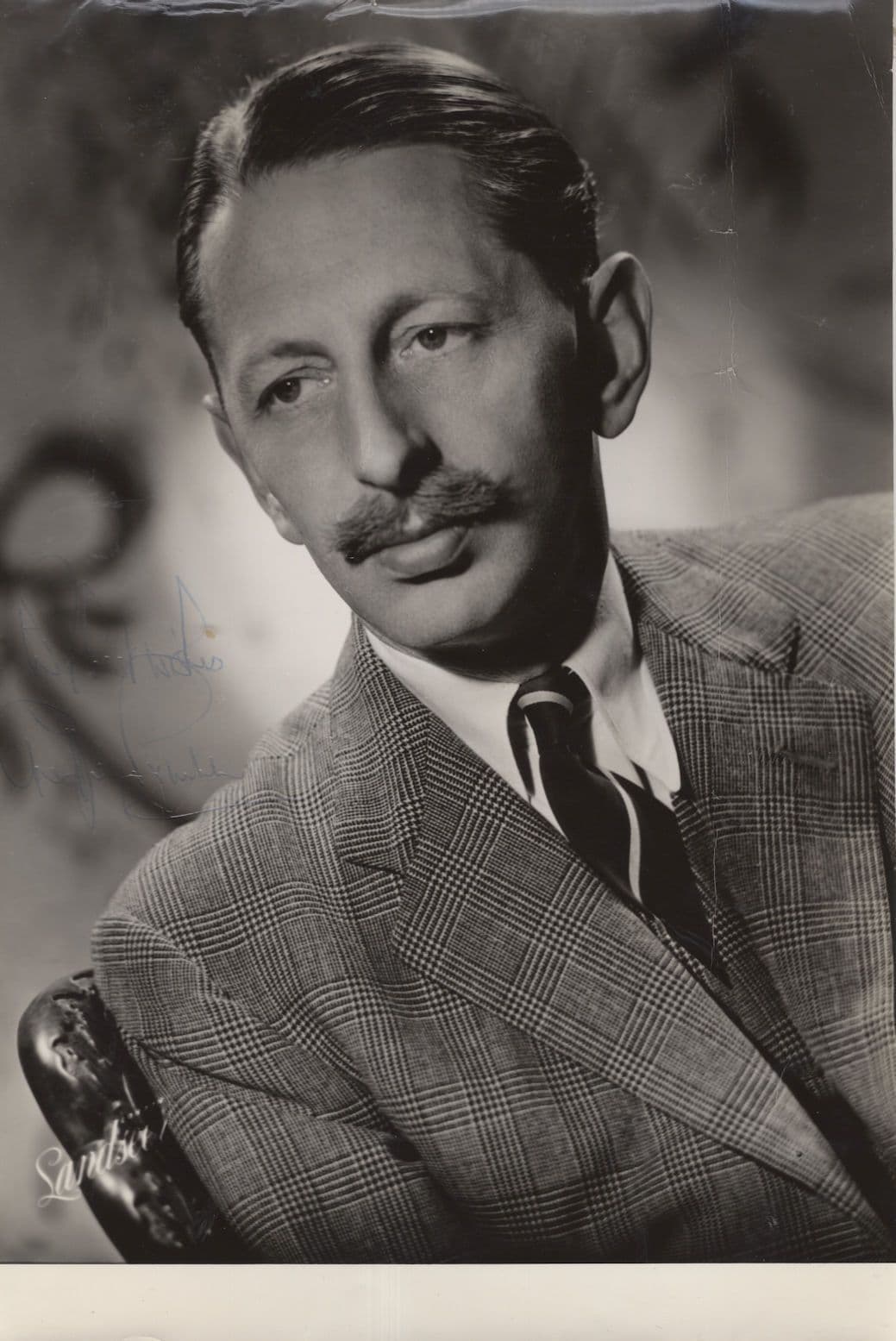 Geoffrey Sumner Movietone News Doctor In The House Worn Hand Signed Photo