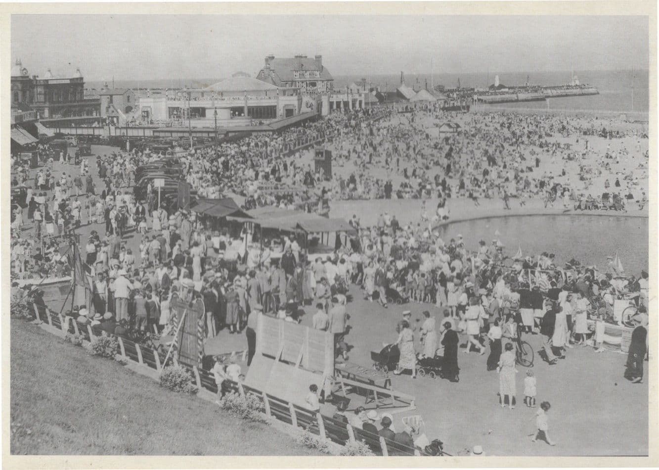 Gorleston Norfolk Seafront in 1945 Hotel Swimming Pool Postcard