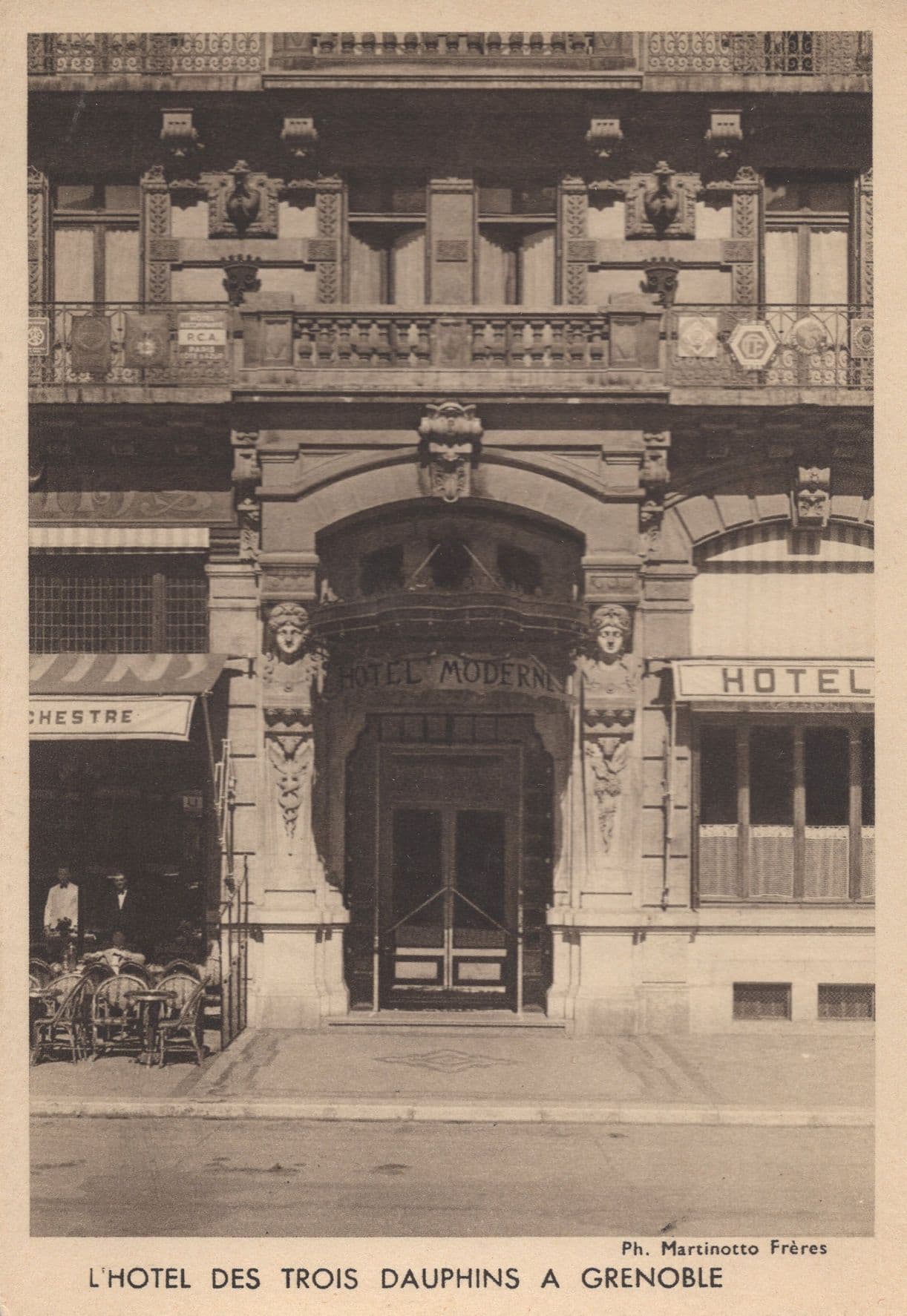 Grenoble L'Hotel Des Trois Dauphins Giant Entrance Door Postcard