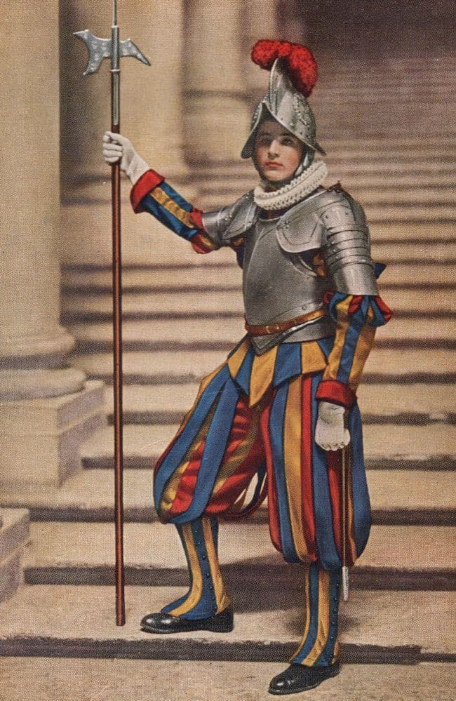 Guardie Svizzera In Grande Uniforme Citta Del Vaticano Italy Postcard