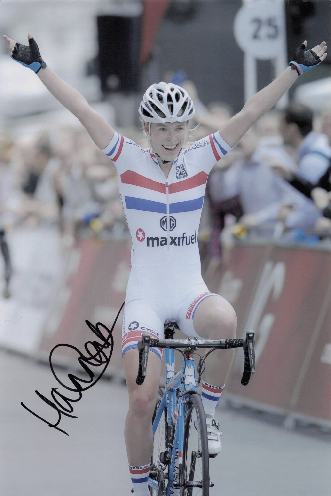 Hannah Barnes British Cyclist Junior 2013 Win 12x8 Hand Signed Photo