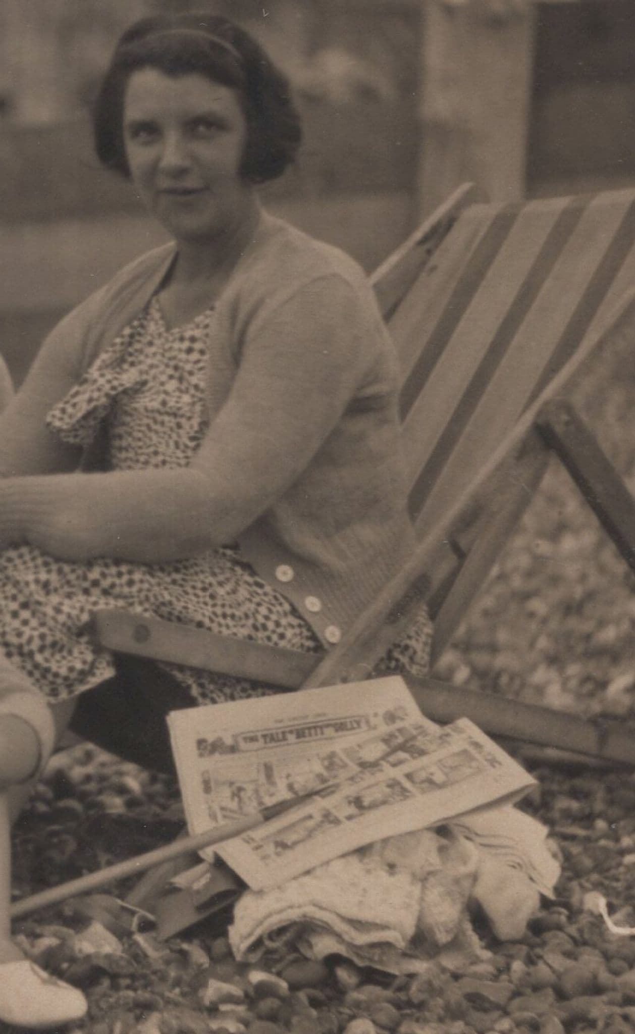 Herne Beach Kent Family & Golly Toy Newspaper Old RPC Postcard