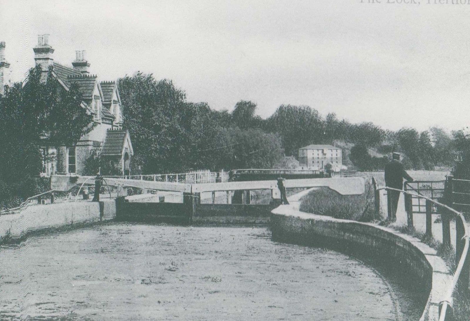 Hertford Lock Lee Valley Navigation Boat Bridge History on Reverse Rare Postcard
