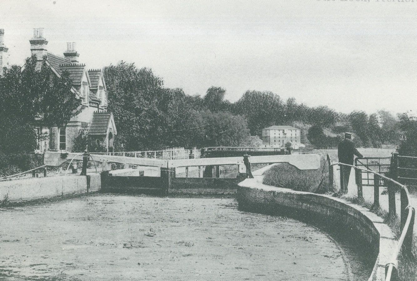 Hertford Old Lock in 1900 Lee Valley Waterways Rare Postcard