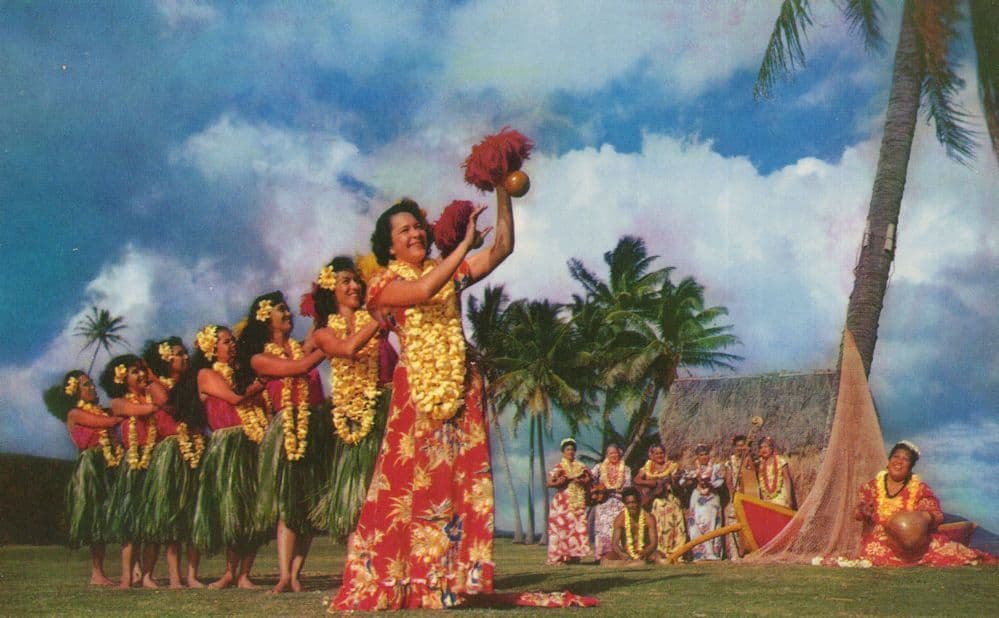 Hula Ethnic Dancers At Waikiki Hawaii USA Vintage Postcard