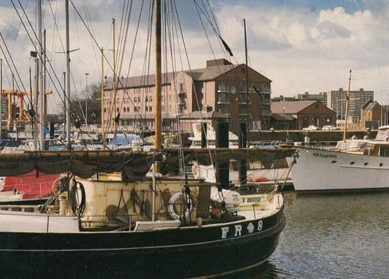 Hull Yorkshire Trusthouse Forte Hotel On Castle Street River Bank 1980s Postcard