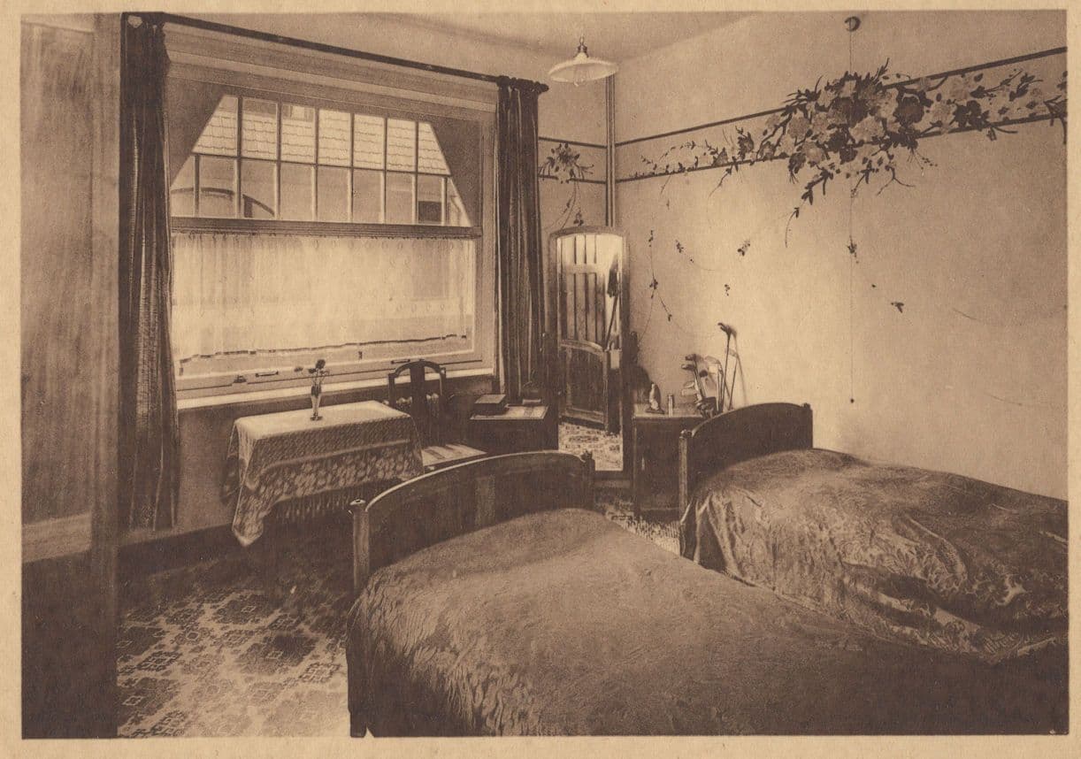 Ibis Hotel Bedroom Blood Horror Film Wall Zoute Sur Mer French Old Postcard