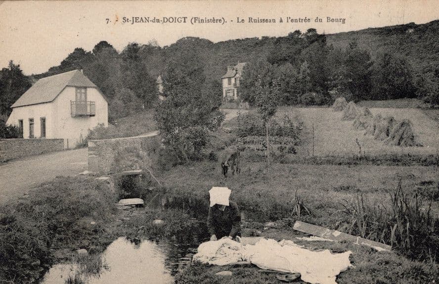 Jean Du Doigt L'Entree Du Bourg Le Ruisseau French Postcard