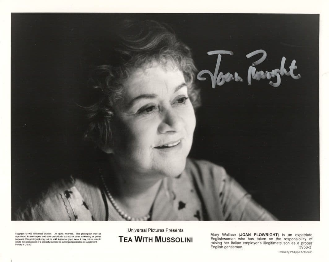 Joan Plowright Tea With Mussolini 10x8 Stunning Large Hand Signed Photo