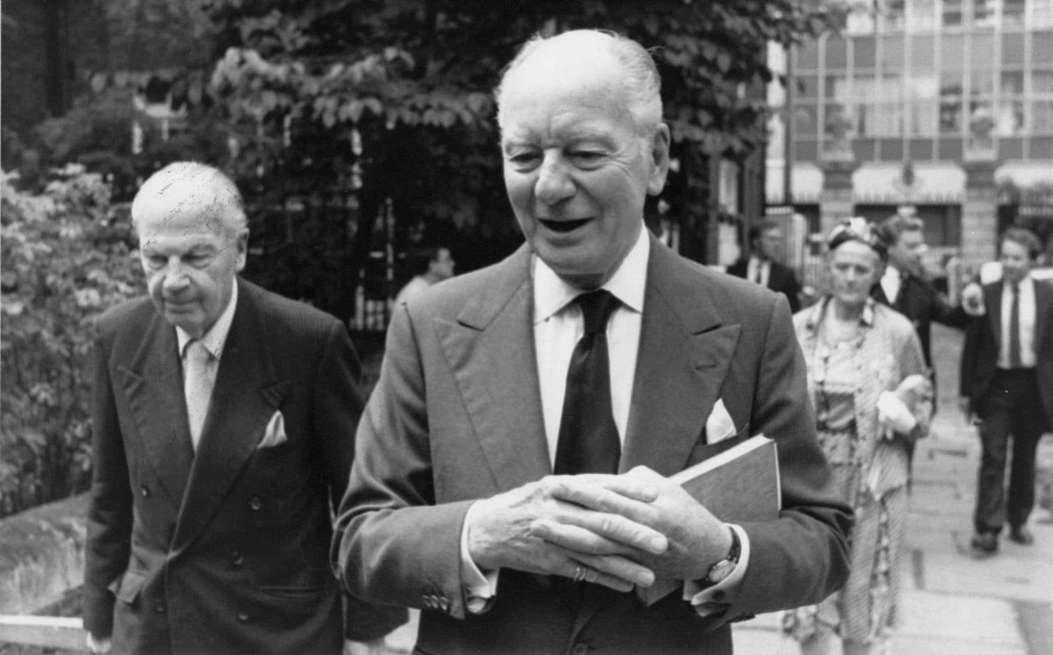 John Gielgud at Michael Redgrave's Funeral 8x5 Press Photo